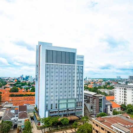 Hotel Royal Tulip Darmo Surabaya Exterior foto