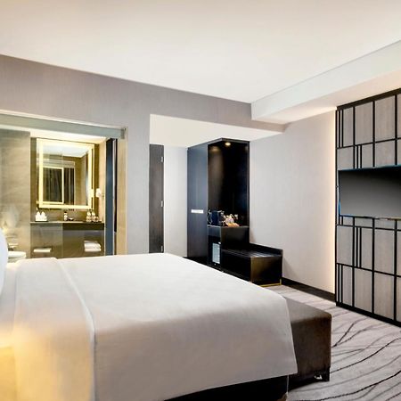 Hotel Royal Tulip Darmo Surabaya Exterior foto
