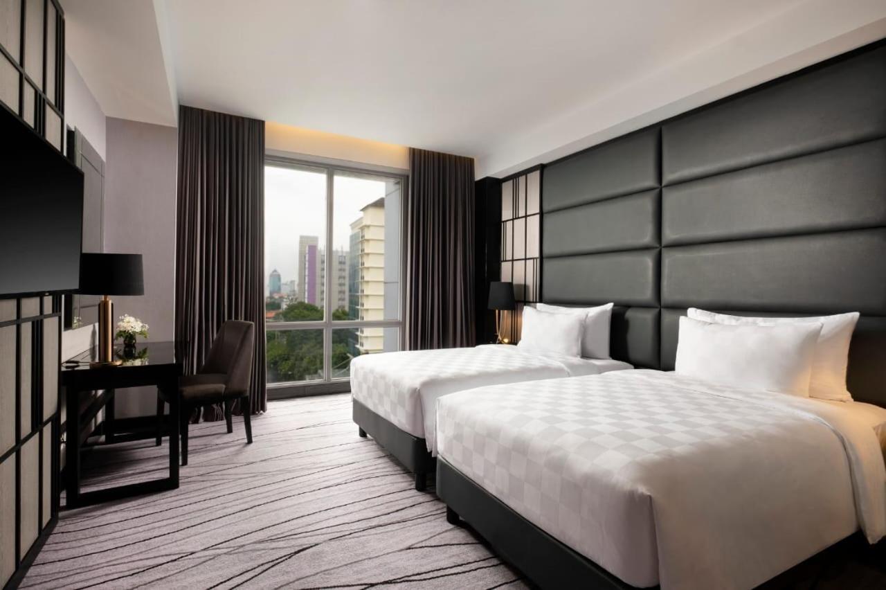 Hotel Royal Tulip Darmo Surabaya Exterior foto