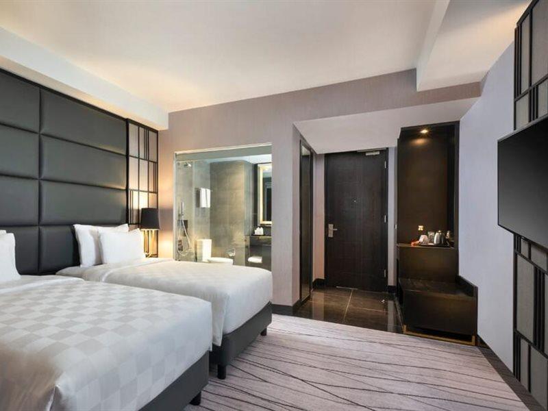 Hotel Royal Tulip Darmo Surabaya Exterior foto
