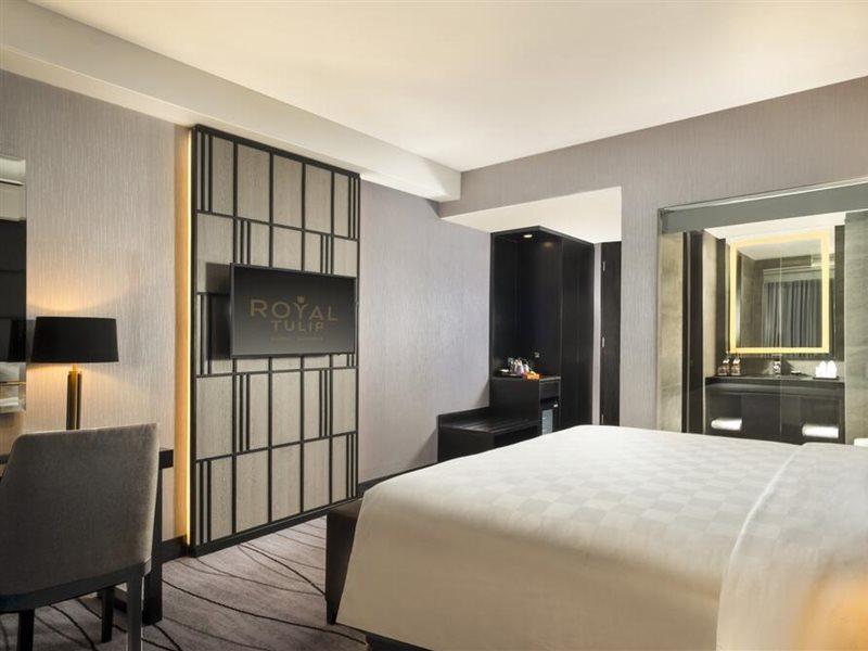 Hotel Royal Tulip Darmo Surabaya Exterior foto