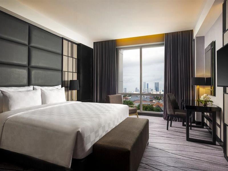 Hotel Royal Tulip Darmo Surabaya Exterior foto