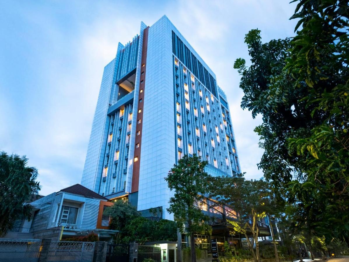Hotel Royal Tulip Darmo Surabaya Exterior foto